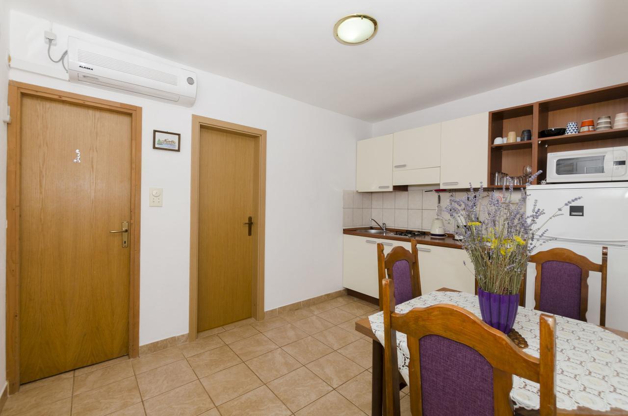 Apartments Dinko Gdinj Esterno foto